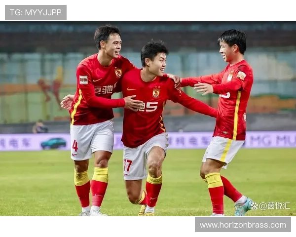 广州队持续面临保级困境,状态亟待回暖以应对战役压力 广州队持续面临保级困境,状态亟待回暖以应对战役压力