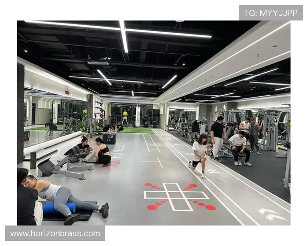 吴柳芳退役后开的舞蹈工作室，一节私教课顶我半个月工资